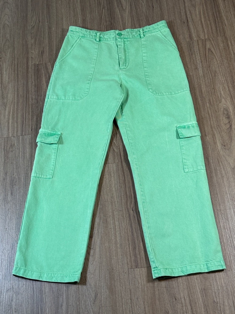 Wide-Leg Cargo Jeans in Mint Green